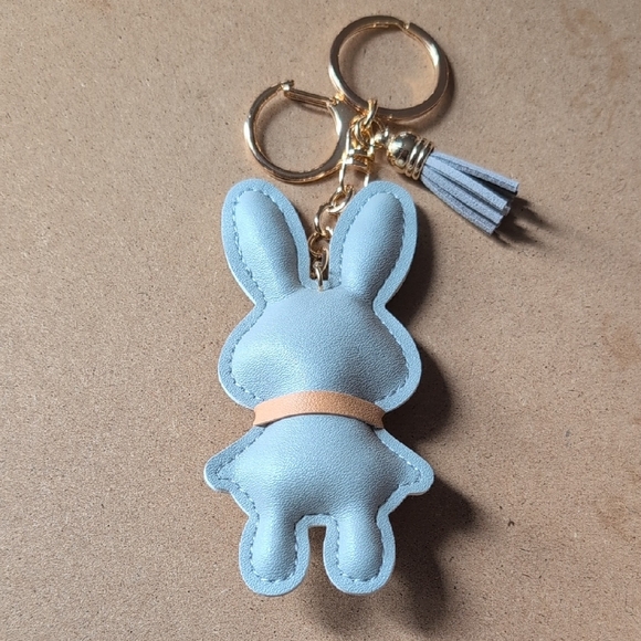 Charming Gray Bunny Keychain with Tan Bow - Picture 5 of 7
